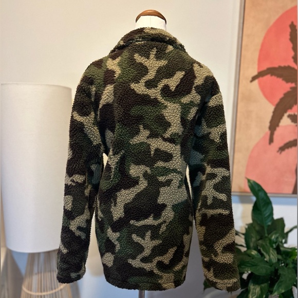 Boohoo Teddy Jacket - Picture 2 of 4